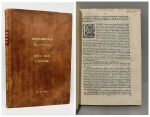 ALVARÁ EM FORMA DE LEY  pelo qual V. Magestade he servido declarar os salários, assignaturas,e mais proes, e precalsos que devem haver os Ouvidores, Juizes, e mais Officiaes nos seus Dominios de America, nas Comarcas de Beira-Mar, e Certão, ecepto o das Minas, tudo na forma que acima declara. Francisco Luiz da Cunha de Ataide. 14 ff. Encadernado em pleno couro marrom com douração na lombada e na capa. Trata-se de EMOLUMENTOS DA JUSTIÇA: BEIRA-MAR E SERTÕES. 10.10.1754.