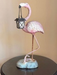 Escultura decorativa de flamingo confeccionada em plástico duro, com base pesada para estabilidade e pernas de ferro resistentes. Peça ideal para decoração de interiores ou jardins, unindo estilo, durabilidade e charme. Excelente oportunidade para quem busca itens decorativos diferenciados. Qualquer duvida entrar em contato pelo whatsapp: 11932480666. OBS: A sua participação em nosso leilão ajuda em causas animais.