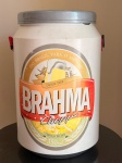 Cooler original da Brahma, modelo clássico sem a alça vermelha. Item bastante conhecido por ter sido distribuído como brinde em programas esportivos desde 2005, em parcerias com o jornalista Milton Neves, na TV Record e na Band. Peça marcante e muito procurada por fãs e colecionadores.Qualquer dúvida entrar em contato pelo WhatsApp: 11932480666.OBS: A sua participação em nosso leilão ajuda em causas animais.