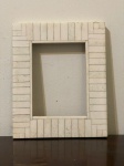 Porta-retrato antigo confeccionado em osso bovino.Peça de época com acabamento artesanal e estética singular, ideal para coleção ou decoração, agregando charme histórico e caráter clássico a ambientes vintage ou retrô.Qualquer dúvida entrar em contato pelo WhatsApp: 11932480666.OBS: A sua participação em nosso leilão ajuda em causas animais.
