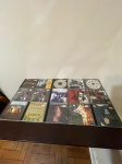 Lote composto por 15 CDs de bandas e artistas do rock nacional.Inclui títulos de nomes consagrados como Barão Vermelho, Caetano Veloso, Pato Fu, Titãs, Ira!, Jota Quest, Lobão, CPM 22, entre outros. Conjunto ideal para colecionadores e fãs da música brasileira, reunindo diferentes estilos e fases do rock nacional.Qualquer dúvida entrar em contato pelo WhatsApp: 11932480666.OBS: A sua participação em nosso leilão ajuda em causas animais.