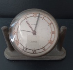 Relogio de mesa !! marca LUXOR !! modelo muito antigo ainda de corda !! todo em metal !! com diametro de 7cm e base de 10cm .. sistema de apoio giratorio !! sistema de corda , precisa revisão ;... parado a muito tempo !! acervo de colecionador !!