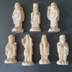 Colecionismo- 7 Miniaturas de Magos da Prosperidade !! cada um representa uma felicidade !! personagens diferentes !! altura das peças cerca de 7,5cm material resina !! acervo de colecionador !!