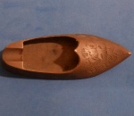 Arte popular, cinzeiro de bronze em forma de sapatinho de moça arabe!!!
