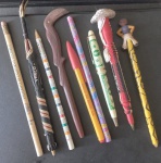 Colecionismo - 9 lápis de coleção e canetas !! todos diferentes !!  !! tipo do Flamengo, do Vasco !! + e da Univesidade de California !! etc...acerv0o de colecionador !!