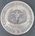 Medalha de condecoração para Adido Militar no exterior !! sendo da marinha , Exercito e Aeronautica !!  grande peça de diam,etro de 72mm !! foleada a prata !! alto valor !!