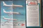 Colecionismo- 3 Itens de Aviação !! pequeno dicionario de Ingles / espanhol para ajuda imediata ao turista !! souvenir da companhia Aerea !! catalogo de tipos de aviões !!  e nmapas de Viagens do Mundo Rotas existentes !!