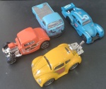 Colecionismo- 4 Miniaturas de carrinhos  HOT WHEEL !! Fusca !! + Kombi e outros !! todos estilizados !! serie Alloy Slinding Cars !! perfeito estado !! novinhos !! valor muito abaixo de mercado !!
