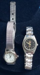 Relógio 2 peças modelos femininos , lindas pulseiras de metal, não foram testados, é necessário revisão , !!! mostrador com fundo preto !! pulseira orinete !!   .!!!