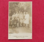 Cartofilia - Familia reunida Fontes dos Amores !!  Poços de Caldas / M.G. !!! 6 adultos e 2 Crianças decada de  1950 !! Preto e branco  !! 