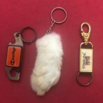 Colecionismo, 3 chaveiros especiais pé de coelho branco + Cofap + 70 anos de imprensa oficial !!!