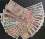 22 cedulas do Brasil !! 2 unidades de cada tipo !! 11 tipos diferentes !! cruzeiro decada de 1960 !! ordem monetaria de 1980 !! e decada de 1990 !! em bom estqado de conservação !! otimo para iniciar coleção ...