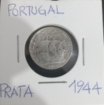Moeda - Portugal !! valor de 2,50 centavos  de escudo Portugues !! data de 1944 !! material prata !! tempo da segunda guerra mundial !! alto valor internacional !!