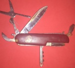 Canivete suiço, 11 tipos de lâminas de utilidades diferentes, inclusive tesoura e serra