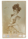 MARIA EUGENIA MONTEIRO DE BARROS NIOAC (GINOCA) 1867-1944   NORA DO CONDE DE NIOAC, CASADA COM ALBERTO ROCHA FARIA NIOAC (FILHO DO CONDE DE NIOAC E IRMÃO DO SEGUNDO BARÃO DE NIOAC). FILHA DA CONDESSA MONTEIRO DE BARROS. IRMÃ DA SEGUNDA BARONESA DE NIOAC, CECILIA HELENA MONTEIRO DE BARROS DE NIOAC  (TAMBEM SUA CUNHADA). RETRATO EXECUTADO POR THOMAS HEINRICH VOIGT  FOTOGRAFO E PINTOR IMPERIAL. 7 X 11 CM