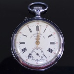 LOUIS ROSKOPF PATENT RELOGIO  COM CAIXA EM AÇO. DIAL ESMALTADO COM ALGARISMOSROMANOS EM NEGRO E ALGARISMOS PM ARÁBICOS E EM VERMELHO. EM MARCHA, FUNCIONA PERFEITMAENTE. 55 CM DE DIAMETRO.