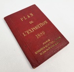 EXPOSIÇÃO UNIVERSAL DE PARIS DE 1889 - PLAN DE L'EXPOSITION - PARIS  BERNARRDIN-BECHET & FILE LIBRAIRES 53, QUAI DES GRANDS AUGUSTINS PLAN GENERAL -DE L'EXPOSITION UNIVERSALE CHAMP-DE MARS TROCARO ESPLANADE DES INVALIDES E QUAI DORSAY PER LIBRAIRIE DES HALLES ET DE L BOURSE DE COMMERSE 33 RUE JEAN JEAN-JACQUES ROUSSSEAU 33. UM RARO GUJIA DE BOLSO COM O PLANO DE EXPOSIÇÃO ONDE FIGURAM OS PAVILHÕES E SESSÕES DO EVENTO. UM GUIA DE BOLSO PARA OS VISITANTES DA FEIRA. CAPA EM COURO CARMESIM GRAVADA EM OURO. PARIS, 1889. 14 X 9,5 CM