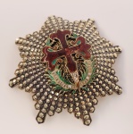 FELIPE AUGUSTO FIDANZA (ATIVO ENTRE 1867 E 1905) -   ORDEM DE SANTIAGO DA ESPADA  PLACA PEITORAL EM GRAU DE COMENDADOR EM PRATA DE LEI  E ESMALTES. CONFERIDA AO FOTÓGRAFO FELIPE AUGUSTO FIDANZA PELO REI DE PORTUGAL DOM LUIS I. PLACA PRATEADA EM RAIOS, TENDO O CENTRO CARREGADO DO DISTINTIVO DA ORDEM, GUARNECIDO POR LAURÉU E AS INCRIÇÕES  SCIÊNCIAS , LETRAS E ARTES ENVOLVIDO POR UMA COROA CIRCULAR DE ESMALTE VERMELHO, CONTIDA EM FILETES DE OURO, COM A LEGENDA "CIÊNCIAS, LETRAS E ARTES". 9 CM DE DIAMETRO. 85G