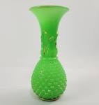 BACCARAT   PERÍODO NAPOLEÃO III. REQUINTADO VASO EM OPALINA VERDE PAPAGAIO  MODELO DITO ABACAXI. O GARGALO  APRESENTA FOLHAS DE ACANTO RELEVADAS E REMADAS EM OURO. BORDA DECORADA COM FILETE TAMBÉM EM OURO. BOJO COM RELEVOS ARREDONDADOS FORMANDO  DECORAÇÃO EM HOBNAIL DE TAMANHO CRESCENTE DE CIMA PARA BAIXO. ESTE MODELO ESTA PRESENTE NOS CATÁLOGOS DE BACCARAT ENTRE 1845 E 1865. EM EXCELENTE ESTADO DE CONSERVAÇÃO! FRANÇA, MEADOS DO SEC. XIX. 30 CM DE ALTURA