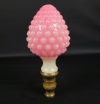 BACCARAT -  BOULLE DE SCALLLIER  EM OPALINA NA RARA COR HORTENCIA DITA GARGANTA DE POMBO. BASE EM BRONZE. DECORAÇAO EM HOBNAIL. FRANÇA, MEADOS DO SEC. XIX. 21 CM DE ALTURA