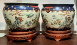 SATSUMA GRANDIOSO E MAJESTOSOS PAR DE VASOS CACHEPOT CHINESES DE PORCELANA RICAMENTE DECORADO COM PA