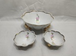 Jogo de bowl com 2 cumbucas em porcelana São Pedro friso ouro floral. Medindo o maior 20cm x 9cm de altura.