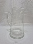 Jarra de água, sucos em cristal lapidado. Medindo 13cm de base x 23cm de altura.