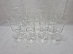 Jogo de 8 taças de água em cristal lapidado. Medindo 8,5cm x 17,5cm de altura.