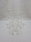 Jogo de 6 taças de vinho em cristal lapidado. Medindo 8cm x 15cm de altura.