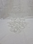 Jogo de 6 taças de vinho branco em cristal lapidado. Medindo 7cm x 14cm de altura.