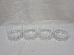 Jogo de 4 copos de whisky em cristal moldado com base pesada. Medindo 8,5cm x 9cm de altura. Com pequenos bicados na base.