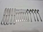 Parte de faqueiro com 16 peças em aço inox Hercules. Sendo 6 garfos de sobremesa, 5 facas de sobremesa e 5 colheres de sobremesa. Medindo garfo 16,5cm de comprimento, colher 16,5cm de comprimento, faca 21cm de comprimento.
