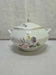 Linda sopeira redonda com 2 alças em porcelana Real floral com friso ouro. Medindo 17cm x 14cm de altura.