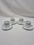 Jogo de 4 xícaras de café em porcelana Renner Medaillon estampada. Medindo 5cm x 5,5m de altura.