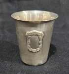 WOLF - ANTIGO COPO EM METAL PRATEADO. MEDINDO 7 X 6.5 CM