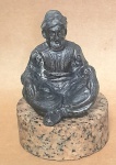 Estatueta de figura de "Beduíno", em metal , base em pedra.Altura  10 cm