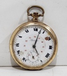 ELGIN - ANTIGO RELÓGIO DE BOLSO AMERICANO COM CAIXA EM PLAQUE DOR, NO ESTADO. MEDINDO 6.5 X 5 CM