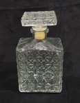 ANTIGA GARRAFA LICOREIRA EM VIDRO. MEDINDO 20.5 X 7 X 11 CM