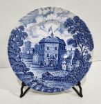 ANTIGO PRATO DE COLEÇÃO EM FAIANÇA INGLESA ROYAL IRONSTONE ESSET COM DECORAÇÃO DE TEATRO GLOBE. MEDINDO 20 CM