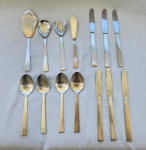 WOLF - PARTE DE FAQUEIRO EM METAL ESPESSURADO A PRATA. COMPOSTO DE 14 PEÇAS. SENDO 4 TALHERES DE SERVIR; 4 COLHERES DE SOPA E 6 FACAS DE JANTAR