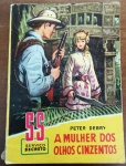 LIVRO DE BOLSO RARO COLEÇÃO SS SERVIÇO SECRETO - A MULHER DOS OLHOS CINZENTOSSuspense/Aventura Clássico de Peter Debry - Item de Colecionador!Item obrigatório para fãs de literatura pulp fiction e colecionadores de livros de bolso antigos! Esta é a cobiçada edição da série Serviço Secreto (SS), um emocionante romance do autor Peter Debry, publicada no Brasil pela Editora Monterrey Limitada ou similar.
