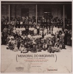 Memorial do Imigrante - A Imigração no Estado de São Paulo. Organizado por Soraya Moura. Edição Imprensa Oficial. 144 páginas. Textos em português e inglês. " O Memorial do Imigrante resgata o cotidiano e a dinâmica de importante momento da imigração e permite que milhões de pessoas que por ali passaram sejam reconhecidas enquanto indivíduos e não como meros dados estatísticos. Uma visita ao Memorial do Imigrante possibilita um contato com as instalações centenárias da antiga Hospedaria do Imigrante que, ao mesmo, tempo revela-se numa viagem ao passado, ao universo das migrações ocorridas entre os séculos XIX e XX. Na multiplicidade de seus espaços, encontramos uma oportunidade única de compreender o processo imigratório e conhecer as razões daqueles que aqui chegaram vindos de terras distantes, suas condições de viagem, sua inserção no mundo do trabalho e contribuição para a formação do que hoje chamamos de identidade paulista".