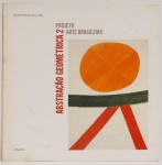 Abstração Geométrica 2 - Projeto Arte Brasileira. Texto crítico Paulo Venâncio Filho. Obras reproduzidas e textos críticos sobre Rubem Valentim, Milton Dacosta, Ubi Bava, Piza, Mira Schendel, Rubem Ludolf, Sergio Camargo, Volpi, Ione Saldanha, entre outros. FUNARTE. 45 páginas. Formato 21x21cm.