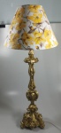 ANTIGO ABAJUR EM RESINA PINTADO E COM SUA PARTE ELETRICA E CUPULA TROCADOS E FUNCIONANDO PERFEITAMENTE, - ALTURA TOTAL 80 CM. - PODE TER PEQUENOS LASCADOS NA RESINA - NO ESTADO CONFORME FOTOS