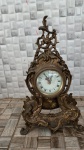 ANTIGO E BELISSIMO RELOGIO DE MESA EM BRONZE - MECANISMO A QUARTZ - FUNCIONANDO NO ESTADO CONFORME FOTOS - ITEM SERA ENVIADO DA BAHIA