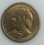 LOTE CONTENDO 1 MOEDA DE 1 DOLLAR - EUA - ANO 2011 - PRESIDENTIAL DOLLARS - ANDREW JOHNSON - COBRE REV. DE LATAO DE MANGANES - 8,07 GRAMAS - 26,5 MM - SOB - NO ESTADO CONFORME FOTOS