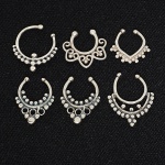 JOIAS, seis (6) piercing para nariz, confeccionados em PRATA, modelos variados, peso total aproximado 3,6 gr.,vide foto.