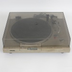 ELETRÔNICO, um (1) toca disco da marca SONY, modelo PS-X23BS, tampa em acrílico na tonalidade fume,usado, não testado e sem garantia, vide foto.