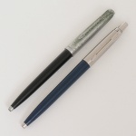 COLECIONISMO, duas (2) canetas esferográficas da marca PARKER: 1 Indústria Brasileira; 1 Made in USA,ambas com sinais de uso, vide foto.