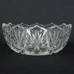 VIDRO, um (1) bowl, incolor e translúcido, moldado em sulcos formando padrões geometrizados, medindo 16 cmdiâmetro, sinais de uso, vide foto.
